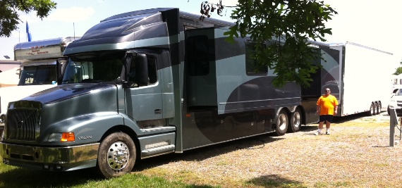 Full rig next to Bob